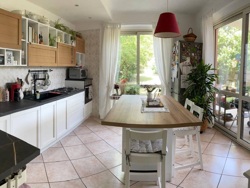 casa indipendente in vendita a Bareggio