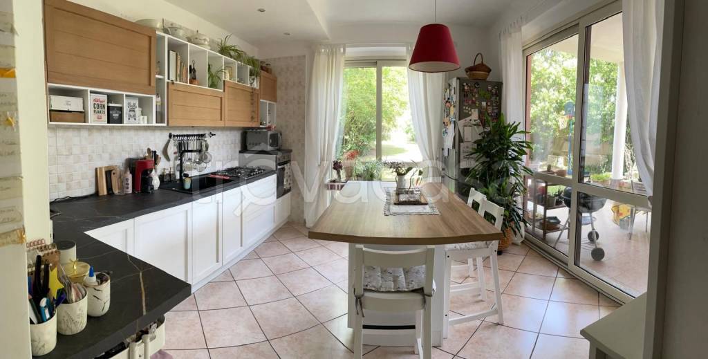 casa indipendente in vendita a Bareggio