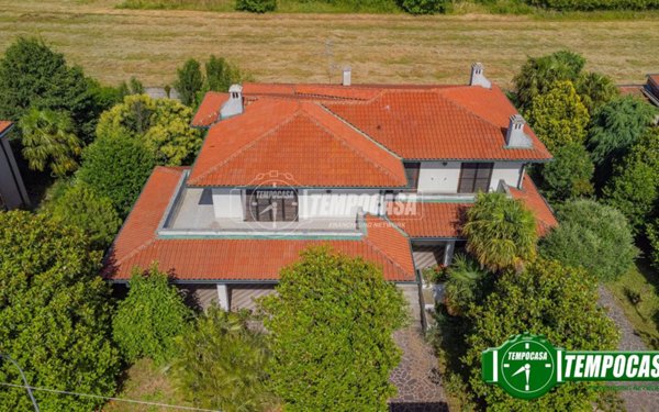 casa indipendente in vendita a Bareggio