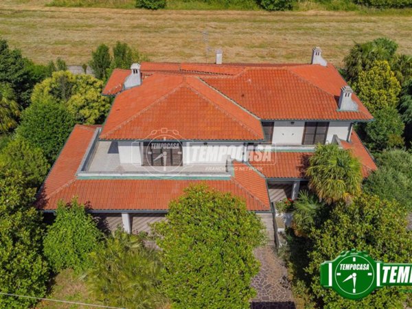 casa indipendente in vendita a Bareggio