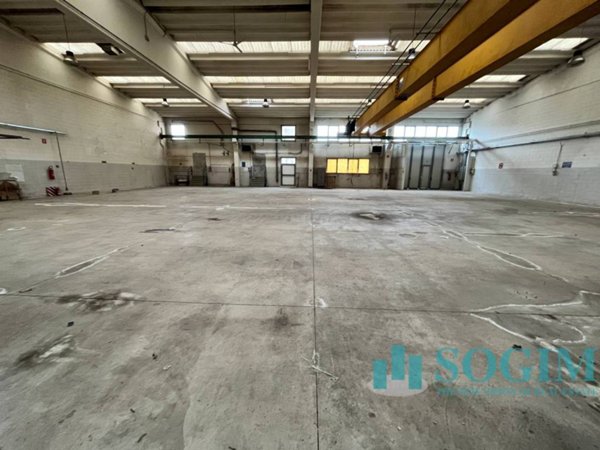 locale commerciale in vendita a Bareggio