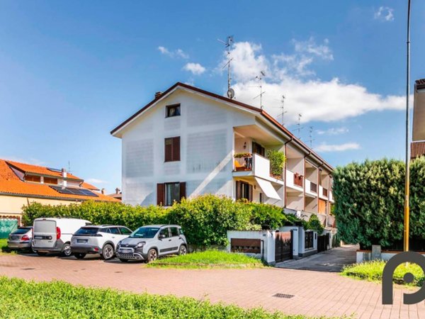 casa indipendente in vendita a Bareggio
