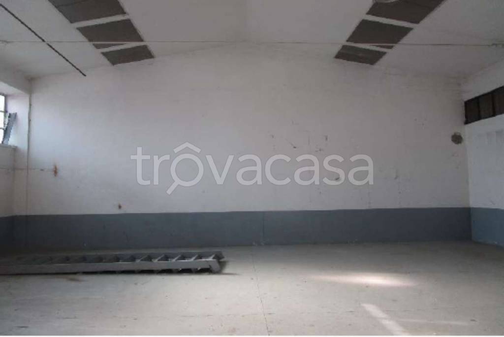 locale commerciale in vendita a Bareggio