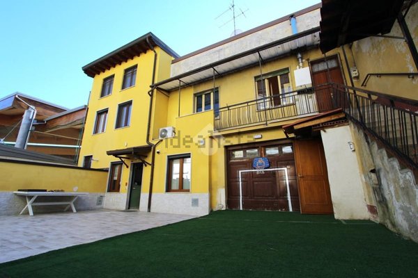 casa indipendente in vendita a Bareggio