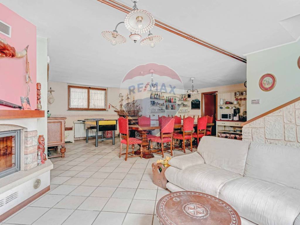 casa indipendente in vendita a Bareggio