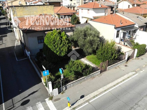 casa indipendente in vendita a Bareggio
