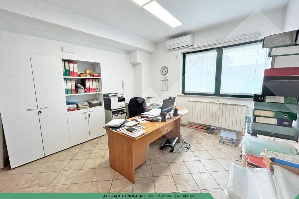 locale commerciale in vendita a Bareggio