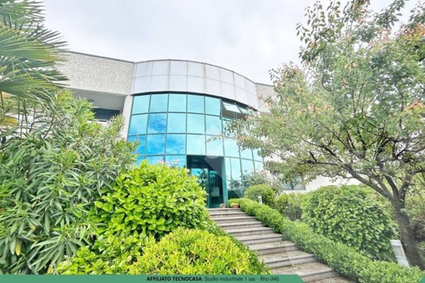 locale commerciale in vendita a Bareggio