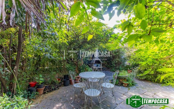 casa indipendente in vendita a Bareggio