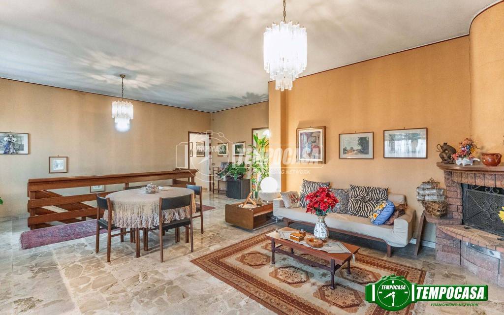 casa indipendente in vendita a Bareggio