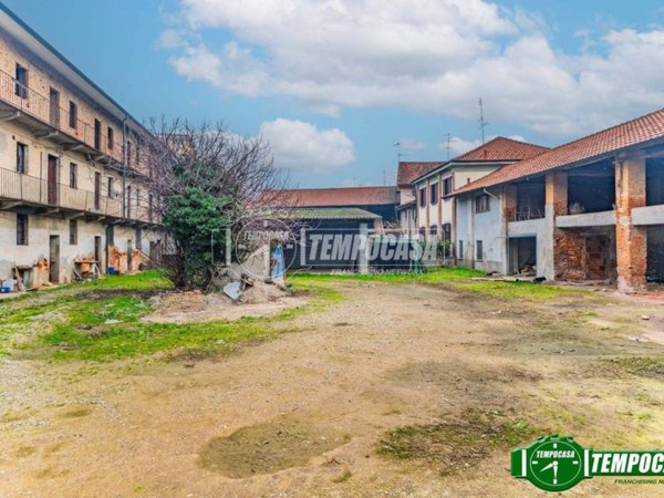 casale in vendita a Bareggio