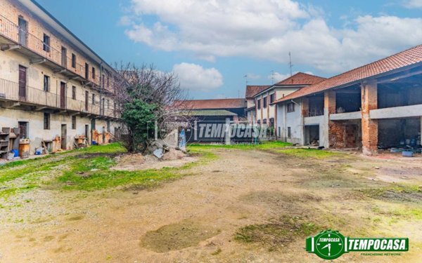 casale in vendita a Bareggio