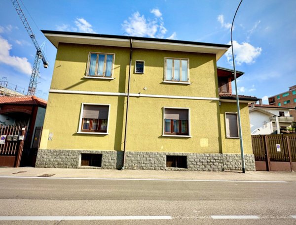 casa indipendente in vendita a Bareggio