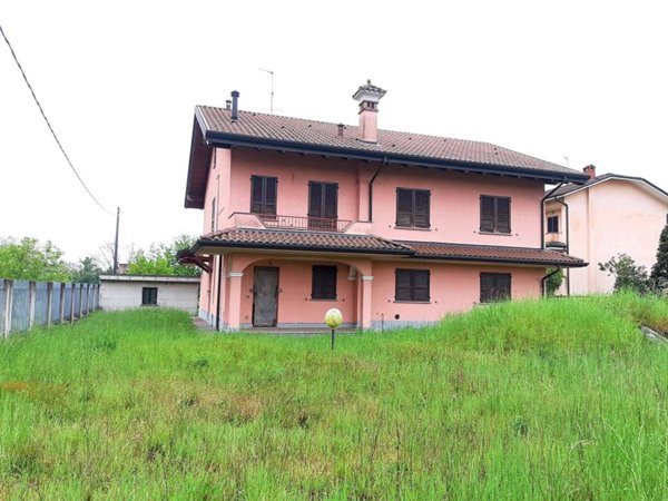casa indipendente in vendita a Bareggio