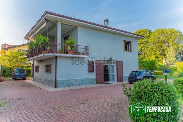 casa indipendente in vendita a Bareggio