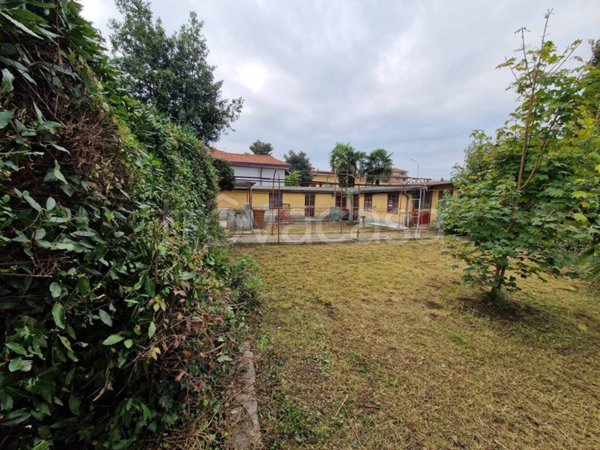 casa indipendente in vendita a Bareggio