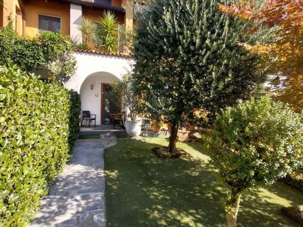 casa indipendente in vendita a Bareggio