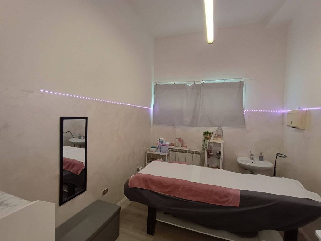 negozio in vendita a Bareggio