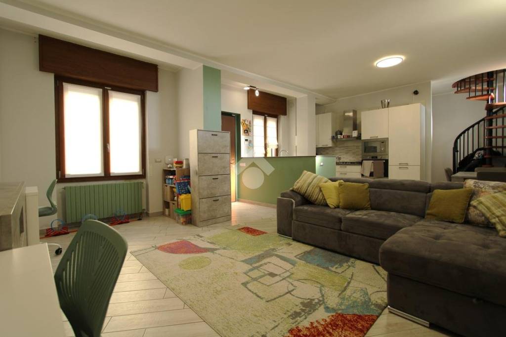 casa indipendente in vendita a Bareggio