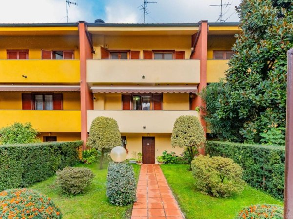 casa indipendente in vendita a Bareggio