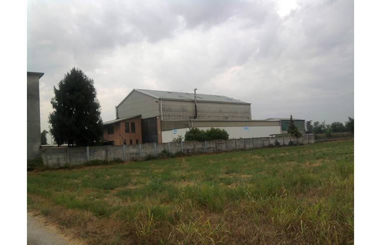 locale commerciale in vendita a Bareggio