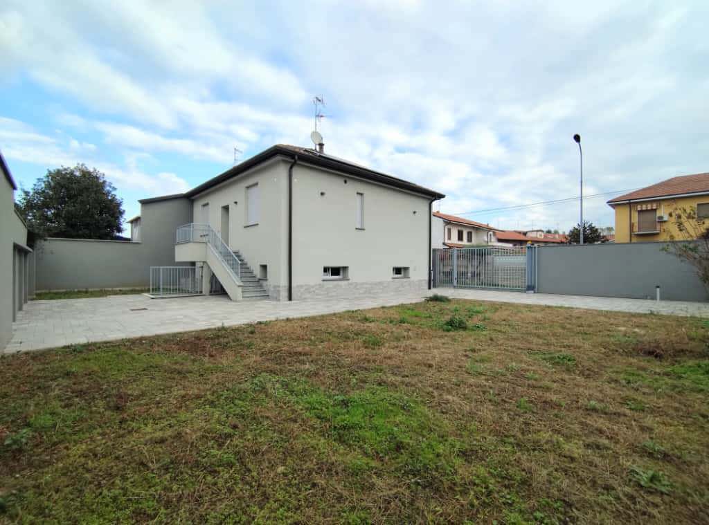 casa indipendente in vendita a Bareggio