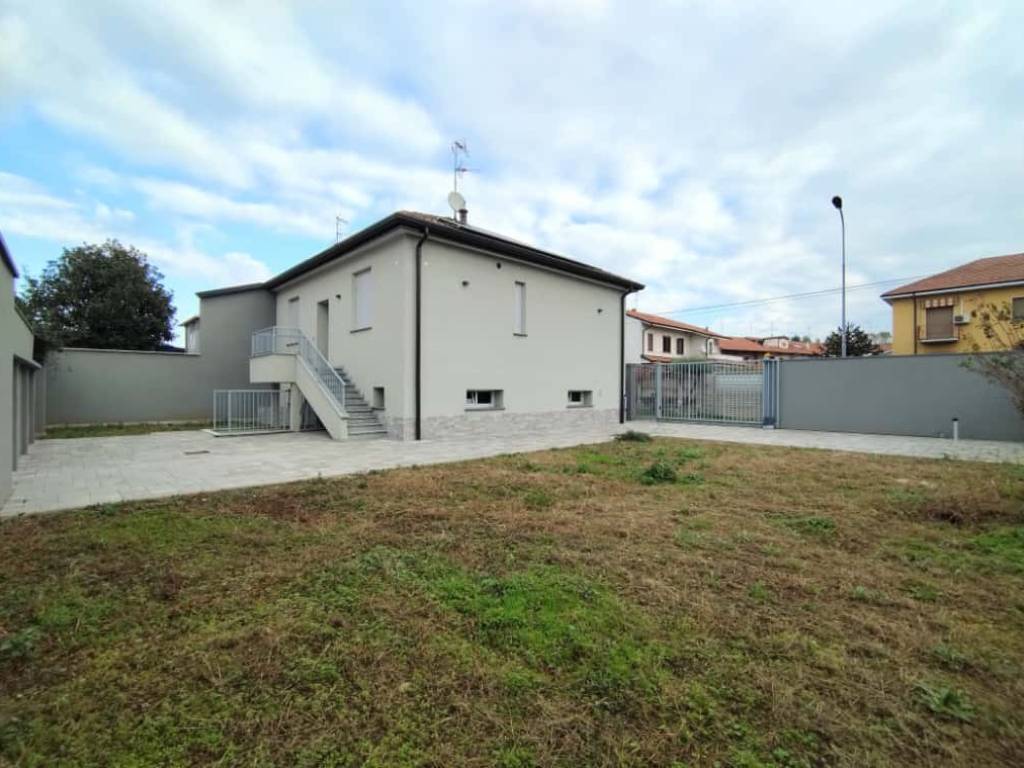 casa indipendente in vendita a Bareggio