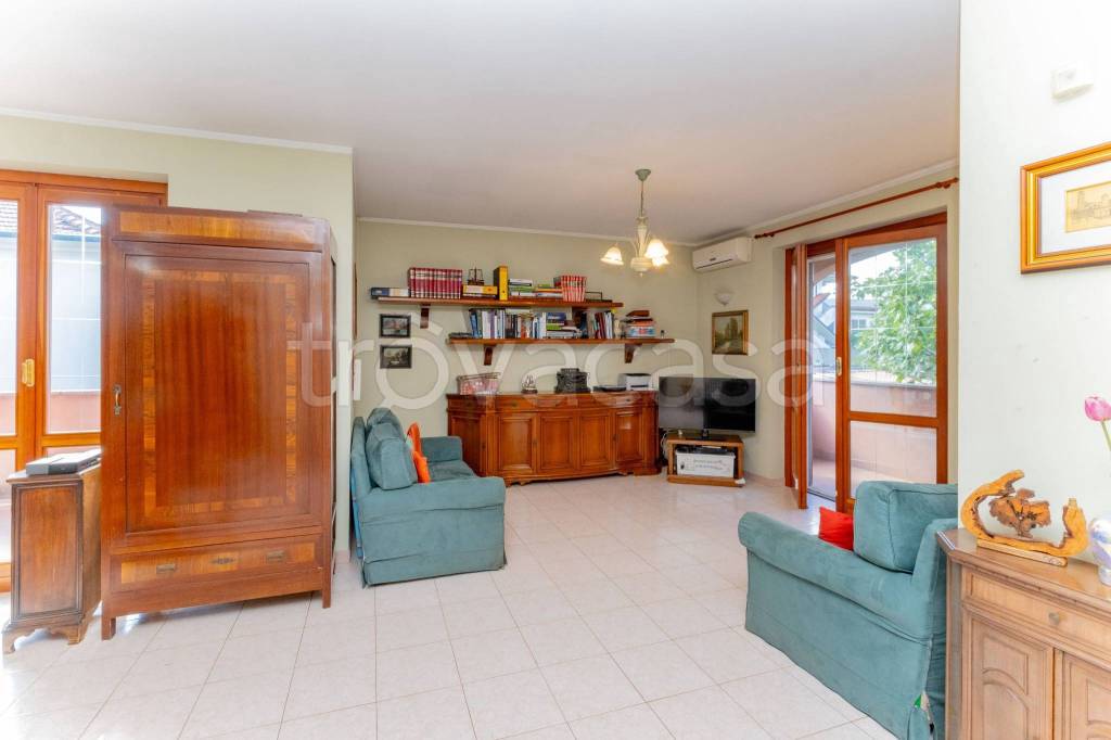 casa indipendente in vendita a Bareggio