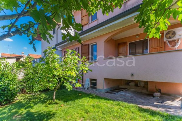 casa indipendente in vendita a Bareggio