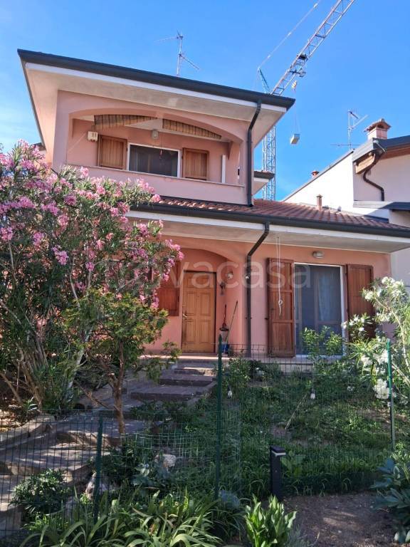 casa indipendente in vendita a Bareggio