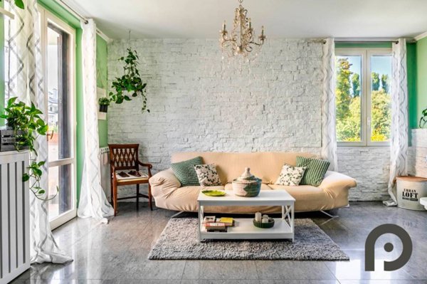 casa indipendente in vendita a Bareggio