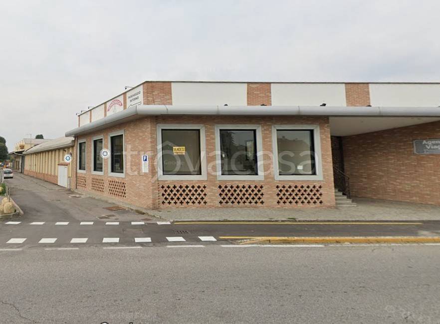 negozio in vendita a Bareggio