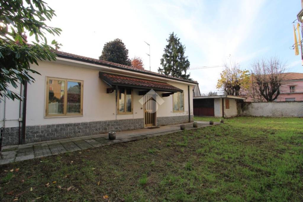 casa indipendente in vendita a Bareggio