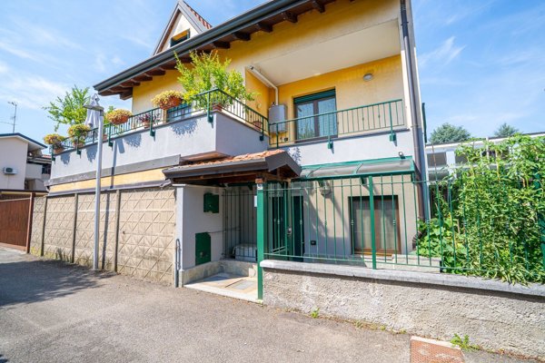 casa indipendente in vendita a Bareggio