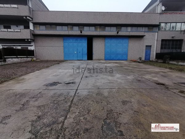 capannone in vendita a Bareggio