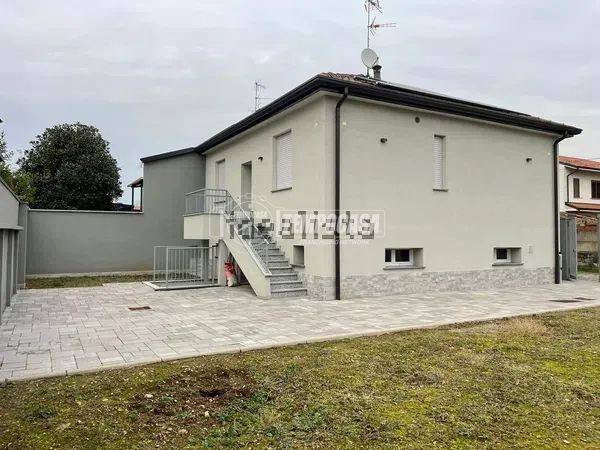 casa indipendente in vendita a Bareggio