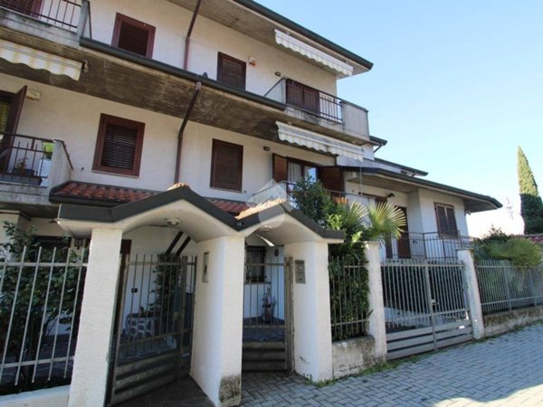 casa indipendente in vendita a Bareggio