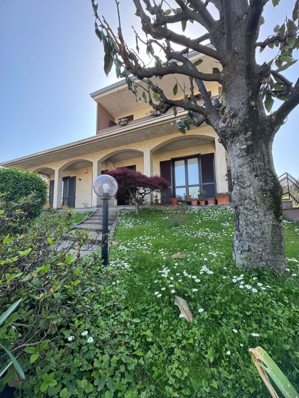 casa indipendente in vendita a Bareggio