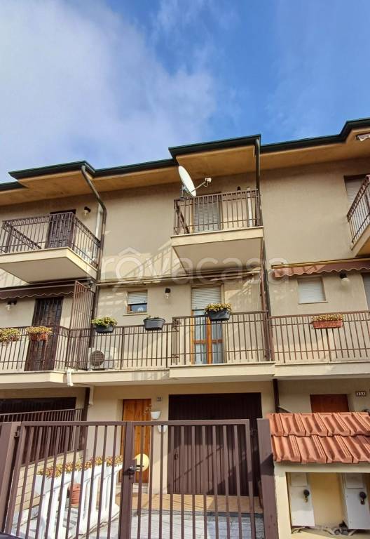 casa indipendente in vendita a Bareggio