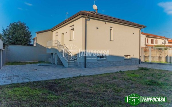 casa indipendente in vendita a Bareggio