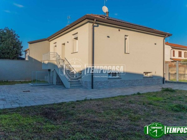 casa indipendente in vendita a Bareggio