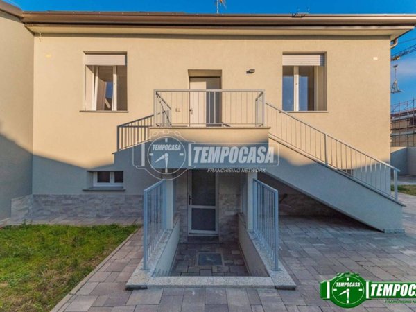 casa indipendente in vendita a Bareggio