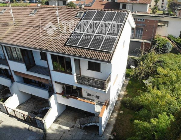 casa indipendente in vendita a Bareggio