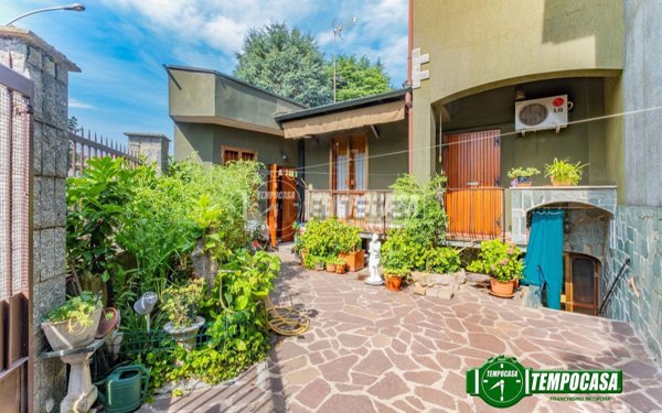 casa indipendente in vendita a Bareggio