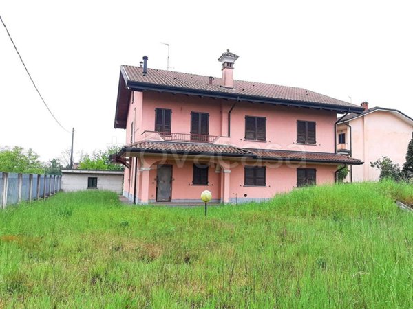 casa indipendente in vendita a Bareggio