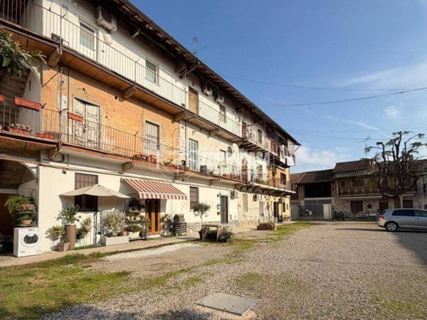 casa indipendente in vendita a Bareggio