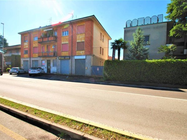 locale commerciale in vendita a Bareggio