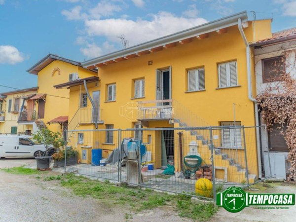 casa indipendente in vendita a Bareggio