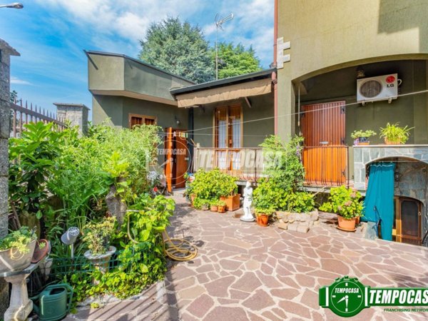 casa indipendente in vendita a Bareggio