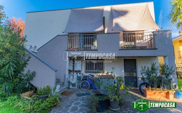 casa indipendente in vendita a Bareggio